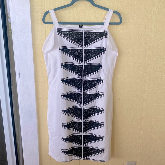 TuTuVi Dress, Size M - Picture 1 of 8